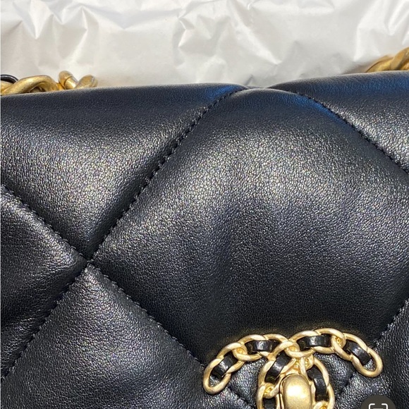 Chanel 19 handbag - Picture 11 of 15